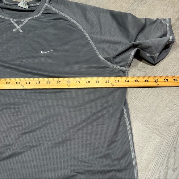 Nike Sphere Dry Shirt Men's Size XL Gray Long‎ Sleeve Swoosh Stretch - Picture 7 of 13